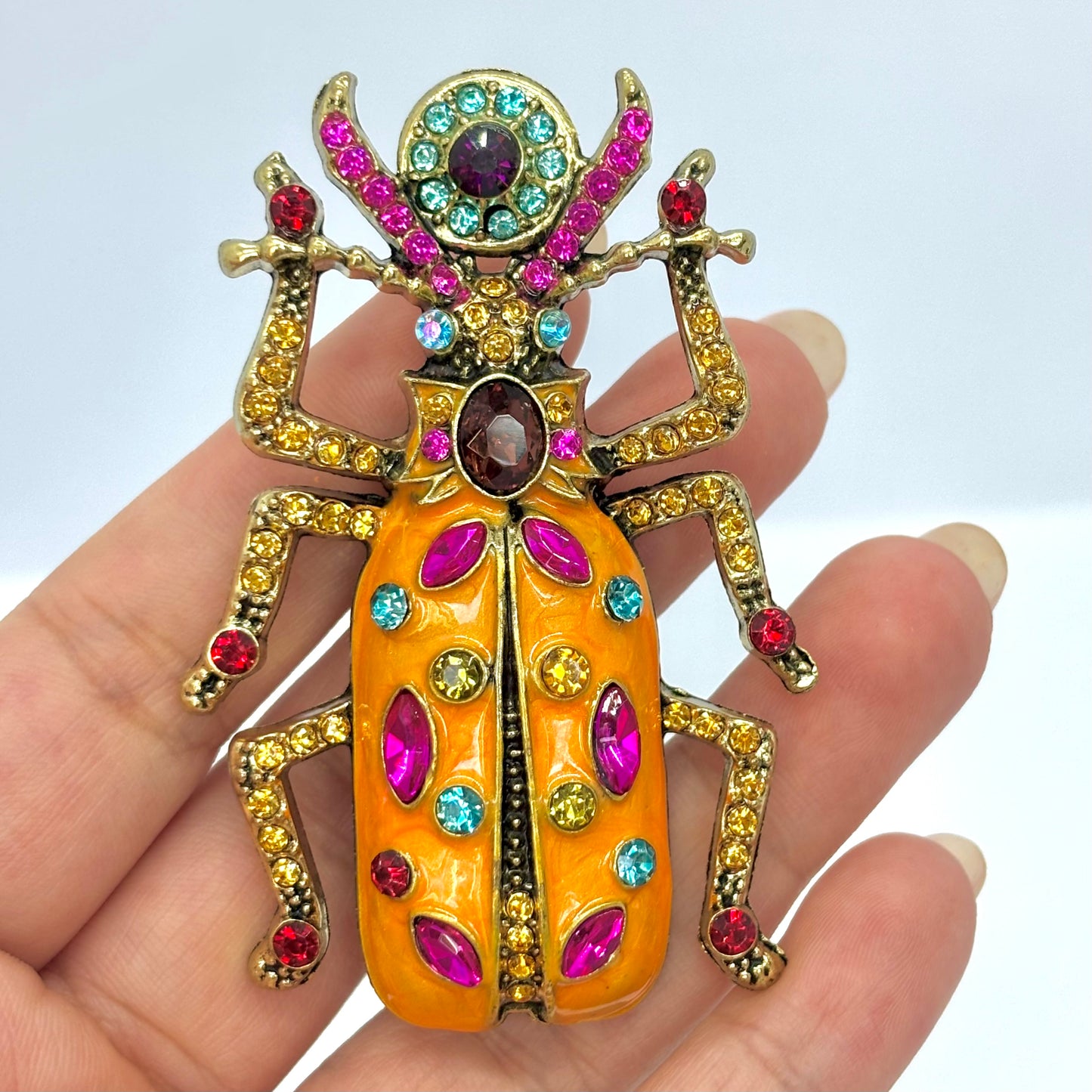 Tesbih Böceği Broş