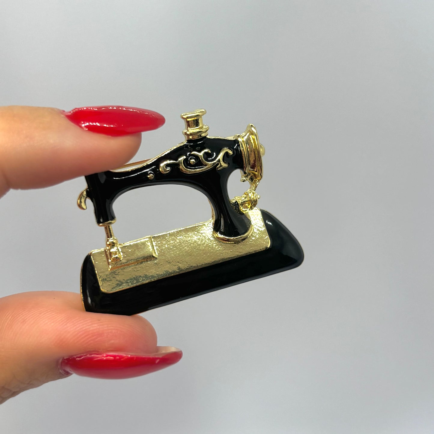 Dikiş makinesi broş